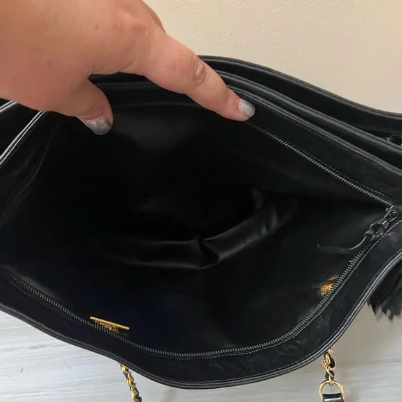 Authentic Bally Black Quilted Lamb Skin Purse - Picture 13 of 16